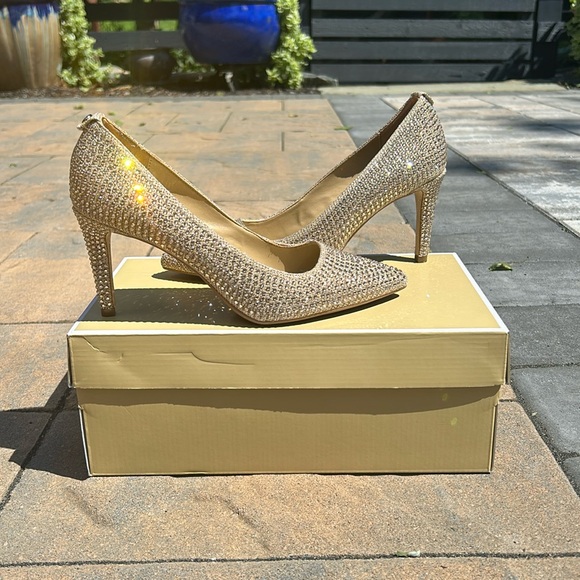 Michael Kors Dorothy Flex Pump - Picture 1 of 10
